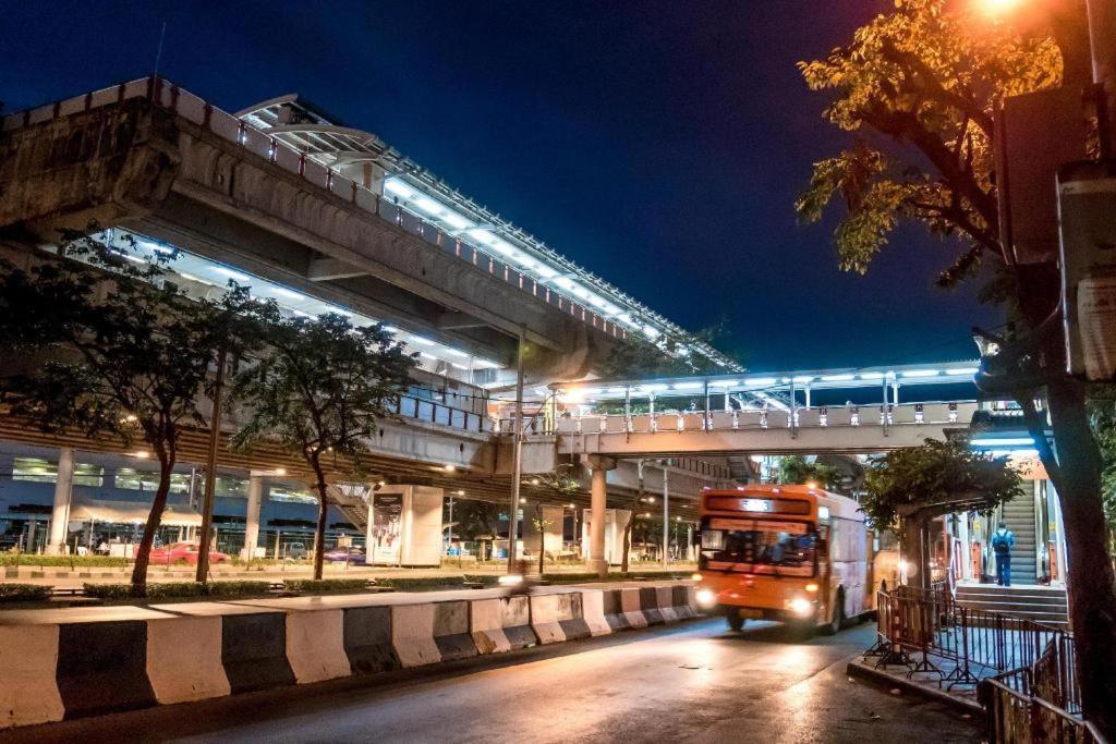 Buddy Place Bangkok Bagian luar foto
