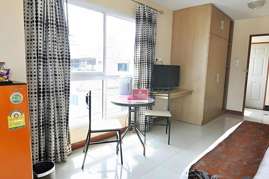 Buddy Place Bangkok Bagian luar foto