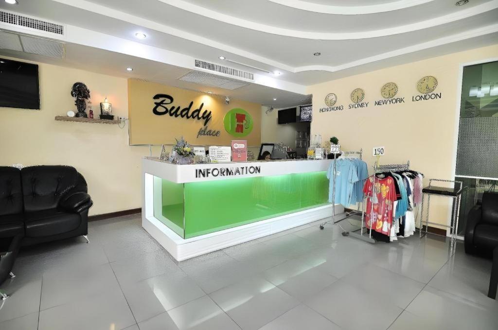 Buddy Place Bangkok Bagian luar foto