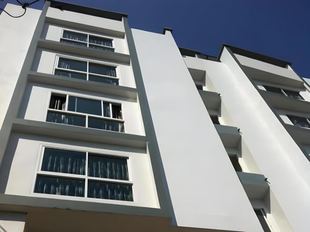 Buddy Place Bangkok Bagian luar foto