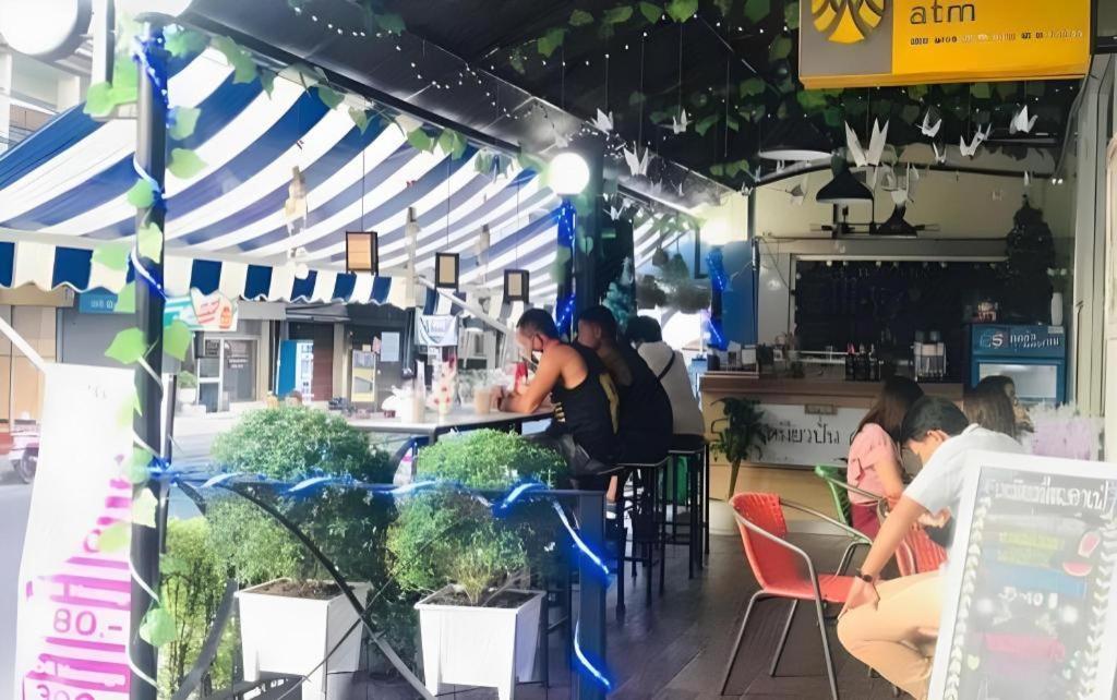 Buddy Place Bangkok Bagian luar foto