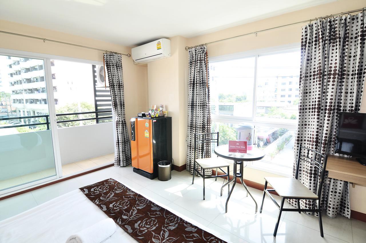 Buddy Place Bangkok Bagian luar foto